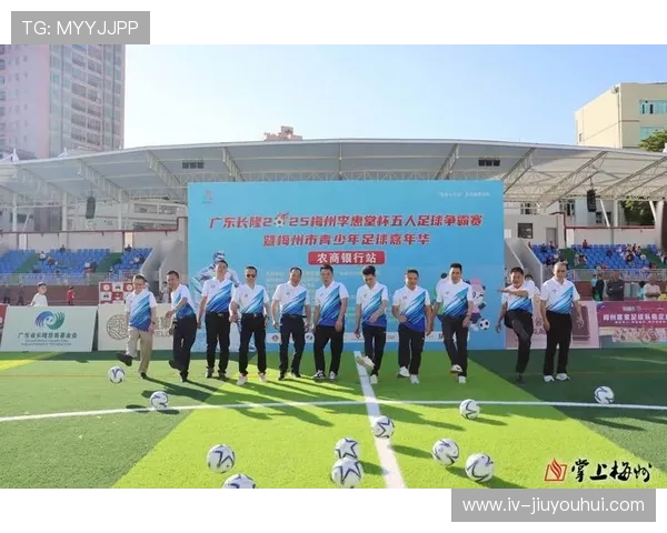 围绕小麦足球嘉年华骑马体验打造活力四射的运动盛会主题氛围升腾 围绕小麦足球嘉年华骑马体验打造活力四射的运动盛会主题氛围升腾